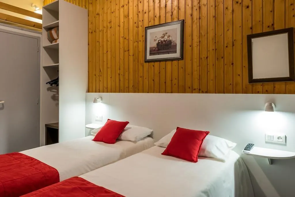 Fasthotel Thônes 2*,