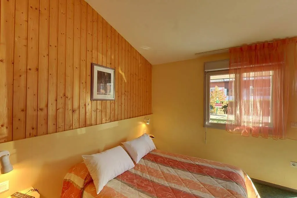 Fasthotel Thônes 2*,  Franciaország